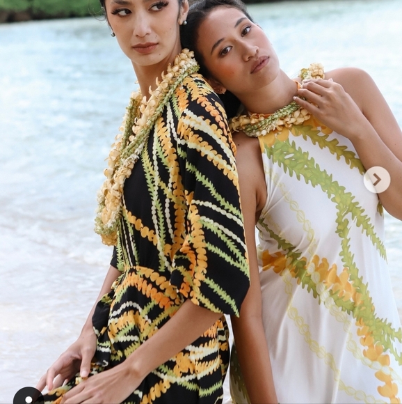 lexbreezy Hawaiian Iolani pikake lei mau loa halter dress - Picture 1 of 10